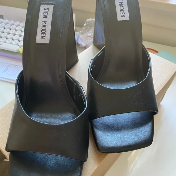Steve Madden Heels! Size 10! Black! New style heels! Good leather! - Picture 2 of 6